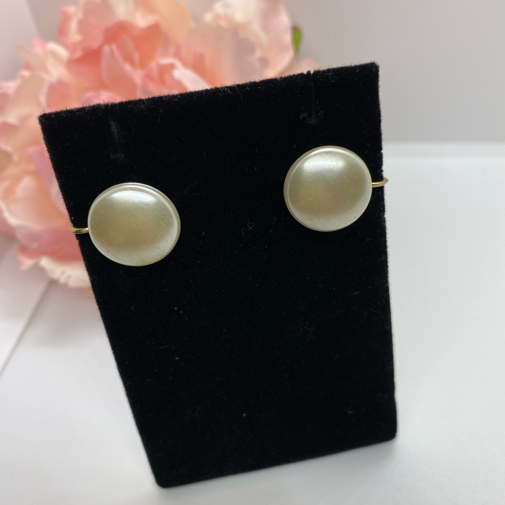 Classic Vintage Cream and Gold Earrings with Timeless Elegance